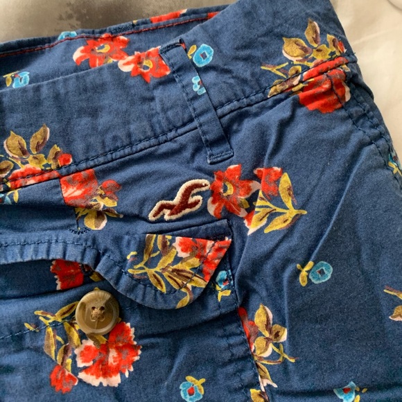 Hollister low rise shorties - Picture 4 of 4